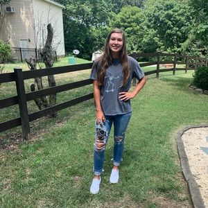 Meet your Posher, Claudia